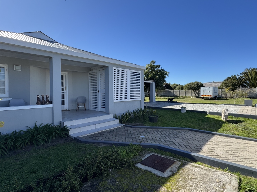 3 Bedroom Property for Sale in Sandbaai Western Cape